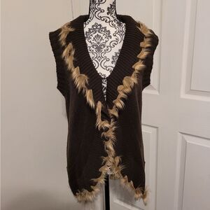 NY knits Faux‎ fur trimmed open front sleeveless cardigan